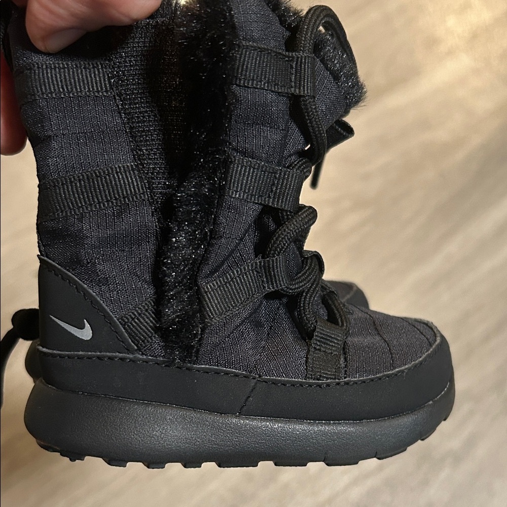 Nike Kids Black Furry Boots (baby) - Picture 9 of 9